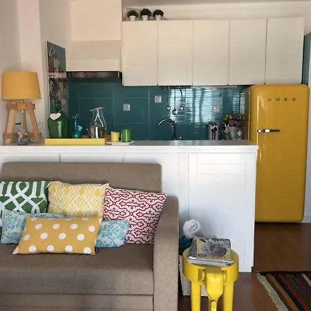 Apartment Yellow Submarine On The Seafront Silveira (Lisbon)