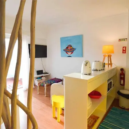 Apartment Yellow Submarine On The Seafront Silveira (Lisbon)