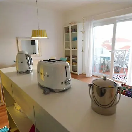 Yellow Submarine On The Seafront Apartamento