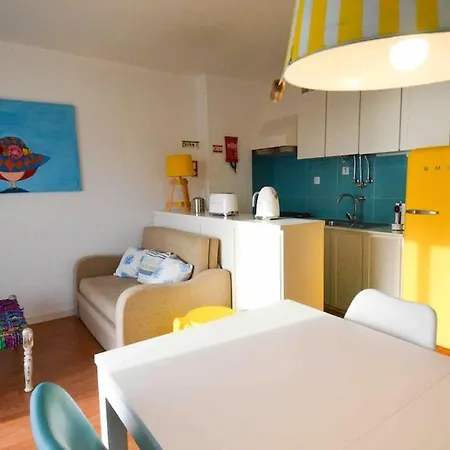 Yellow Submarine On The Seafront Apartamento *