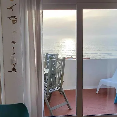 Yellow Submarine On The Seafront Apartment *